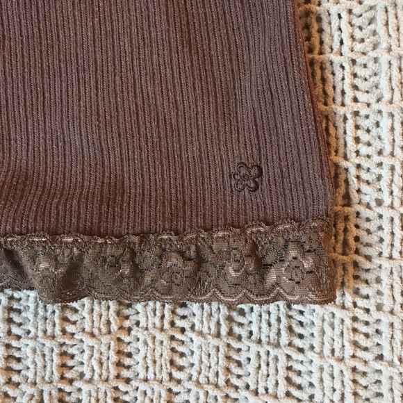 Brown tank - Picture 3 of 3